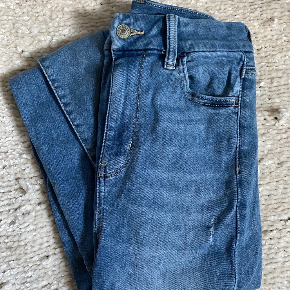 2 pairs of HOLLISTER and American eagle jeans